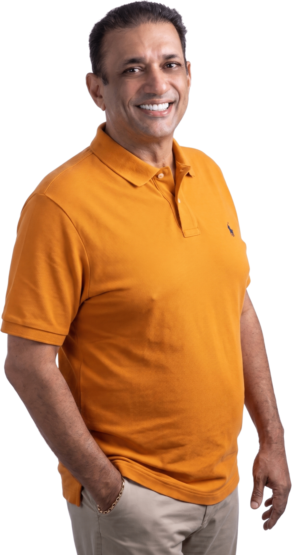 Marão em retrato oficial, de pé, com a mão no bolso